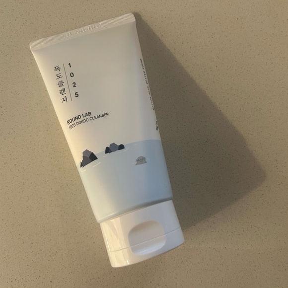 Round Lab 1025 Dokdo Cleanser - Picture 6 of 7
